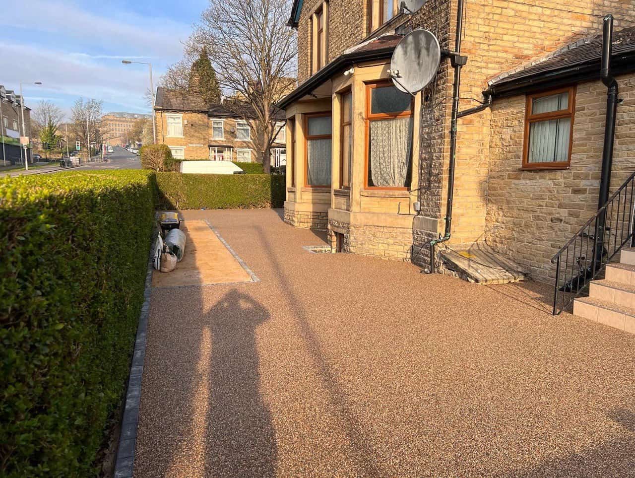 This is a photo of a resin patio installed in Sheffield by Sheffield Resin Driveways